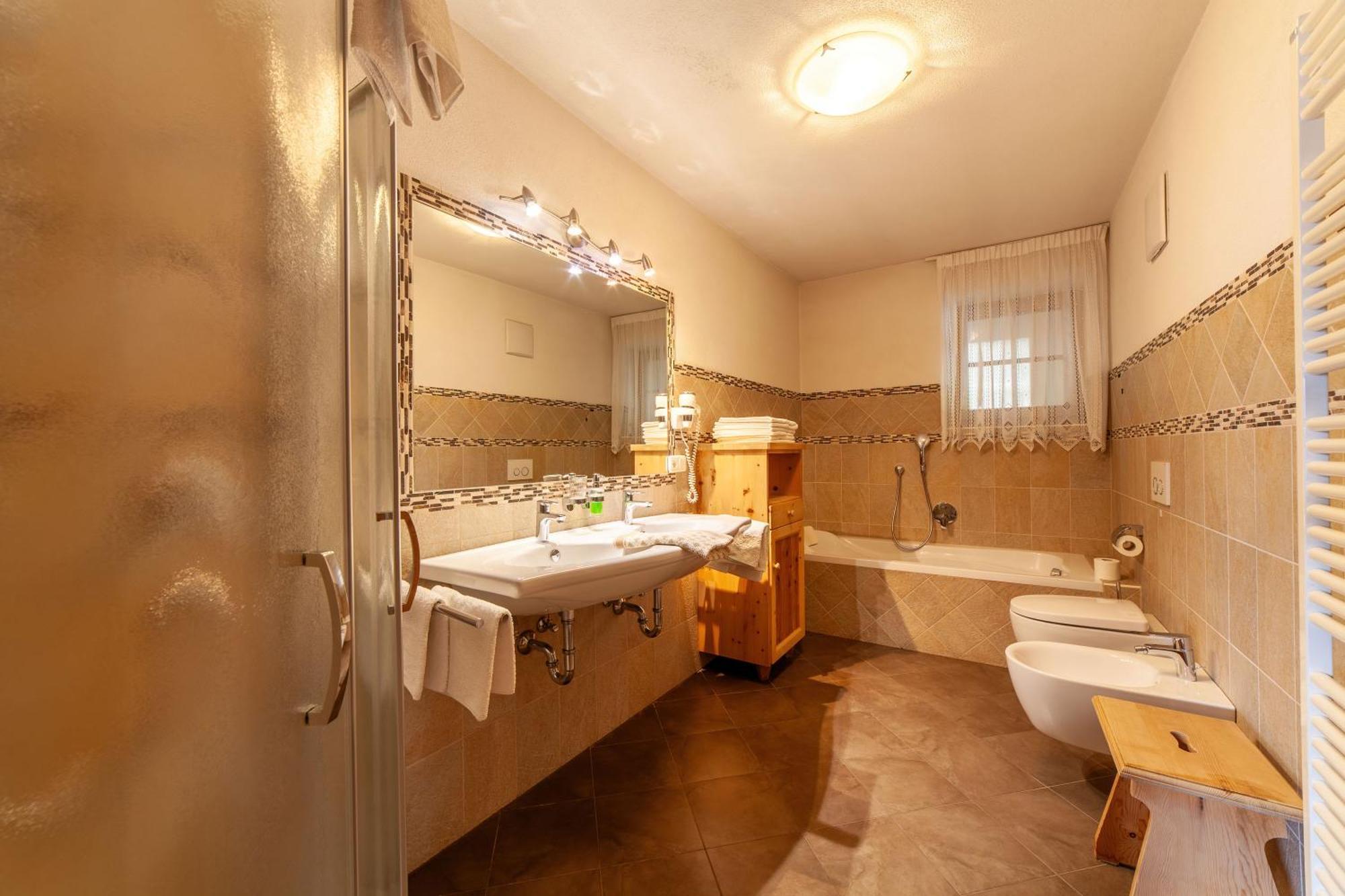 Huberhof Lägenhet Villandro Exteriör bild